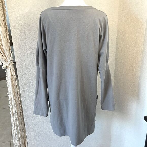Gray Fleece Long Sleeve V-Neck Pull Over Tunic ~ Size Medium - Picture 2 of 6
